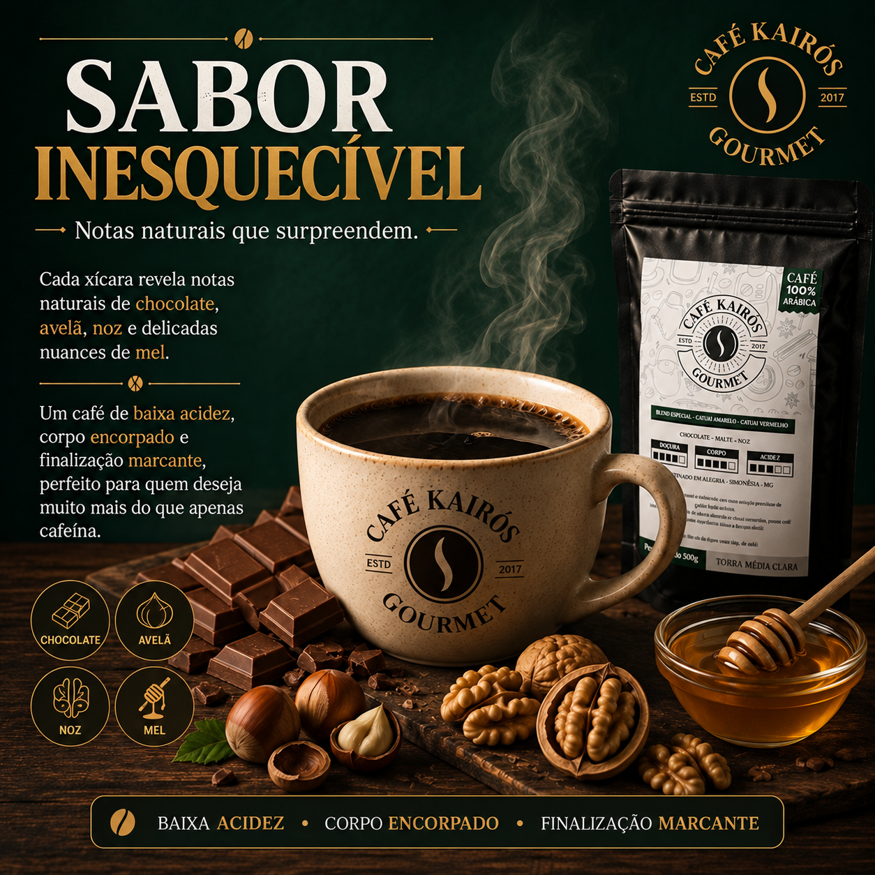 Café servido na xícara ao lado do pacote Café Kairós Gourmet, com chocolate, castanhas e mel, em uma composição verde escura e dourada